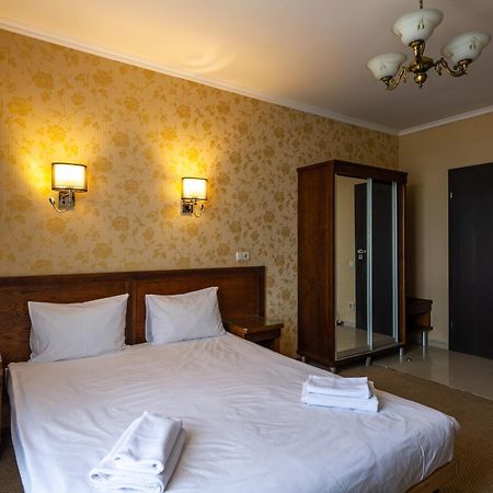 Hotel Kamelot Tarnopol Zewnętrze zdjęcie