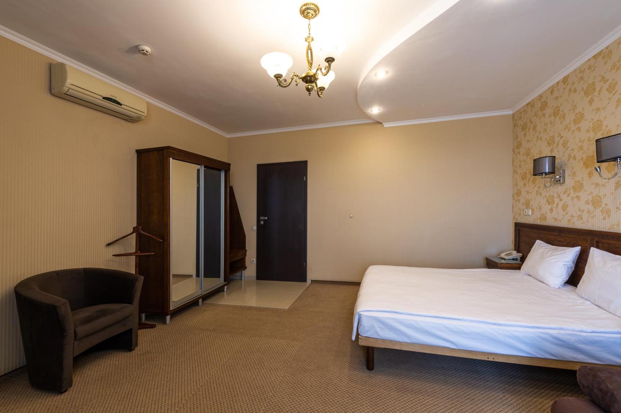 Hotel Kamelot Tarnopol Zewnętrze zdjęcie